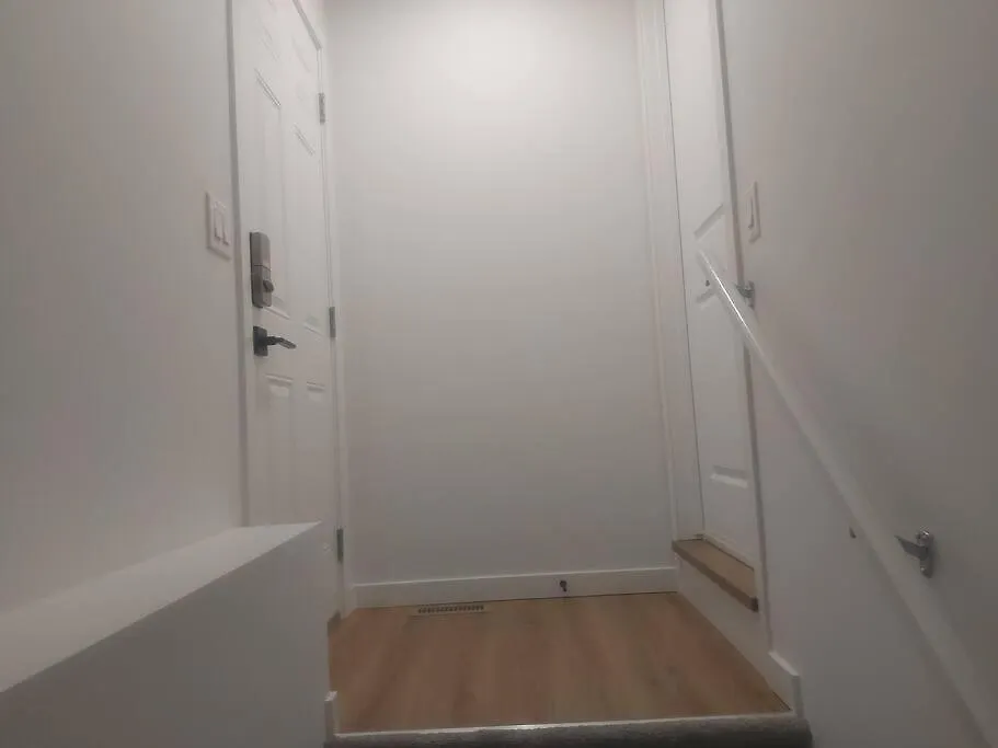 Khen Suite Calgary Apartment