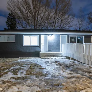 Apartment Centre Street Upper 2bedsuite 4408, Calgary
